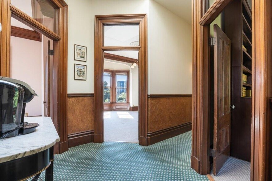 More Photos Of 653 11th St, Oakland Loft Creative Space For Sale