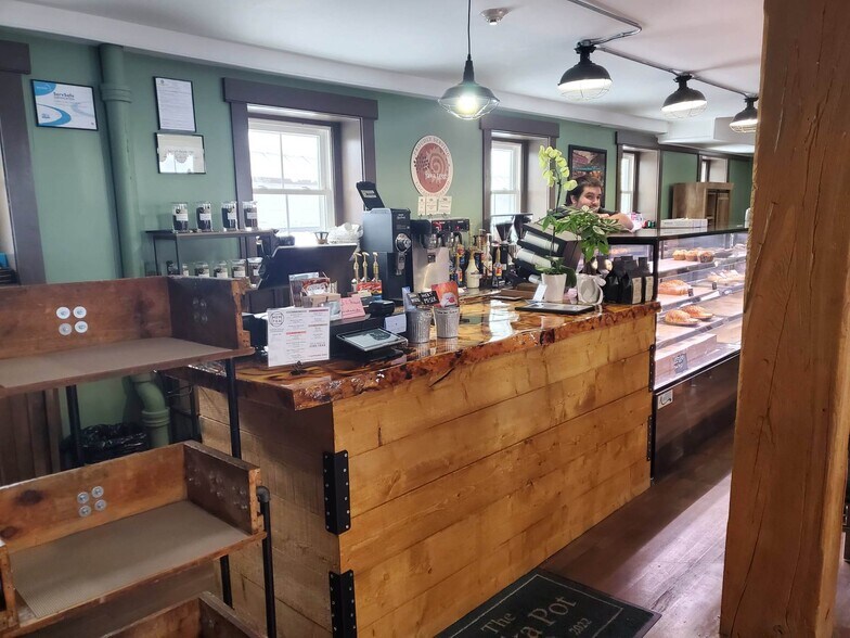 More Photos Of 42 Main St, Antrim Apartments For Lease