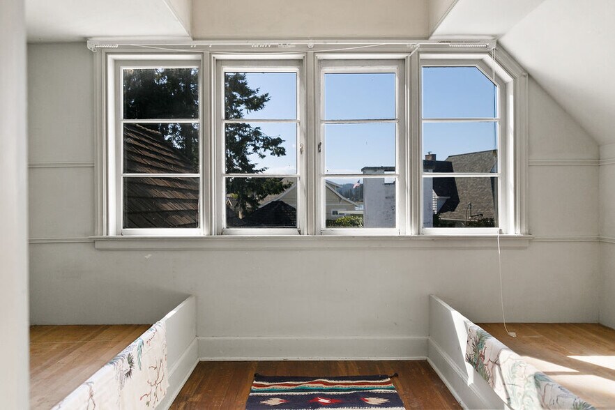 More Photos Of 3026 Marine Dr, Bremerton Specialty For Sale