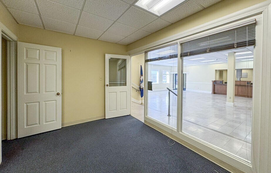 More Photos Of 116 W Carolina Ave, Crewe Bank For Sale