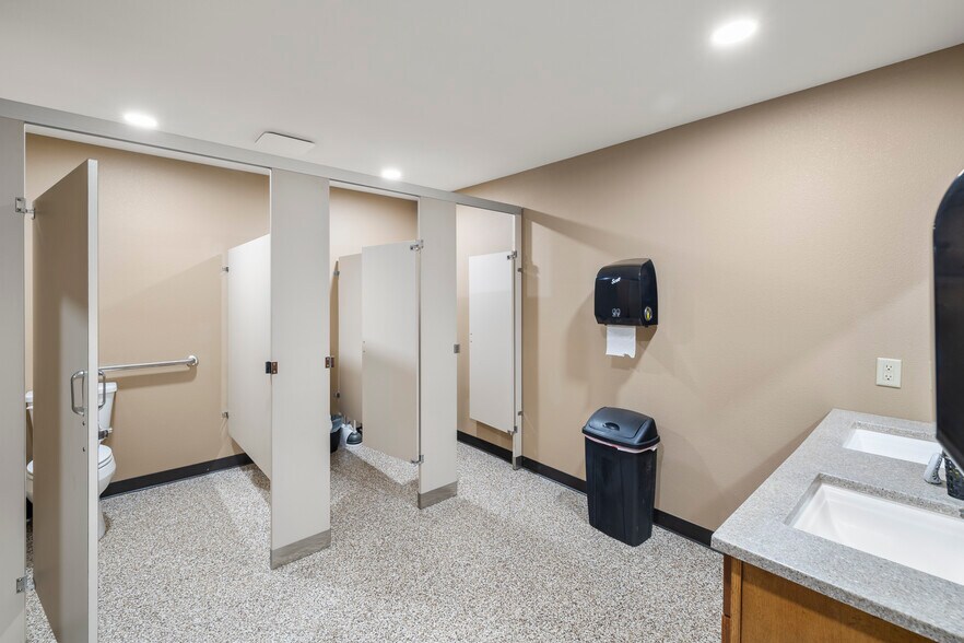 More Photos Of 15185 TX-21, Douglass Department Store For Sale