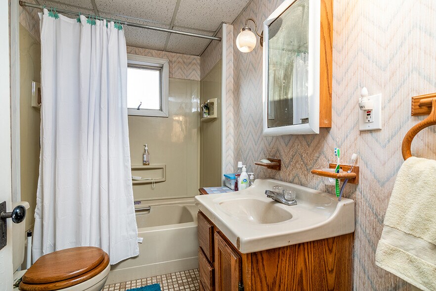 More Photos Of 388 Child St, Warren Freestanding For Sale