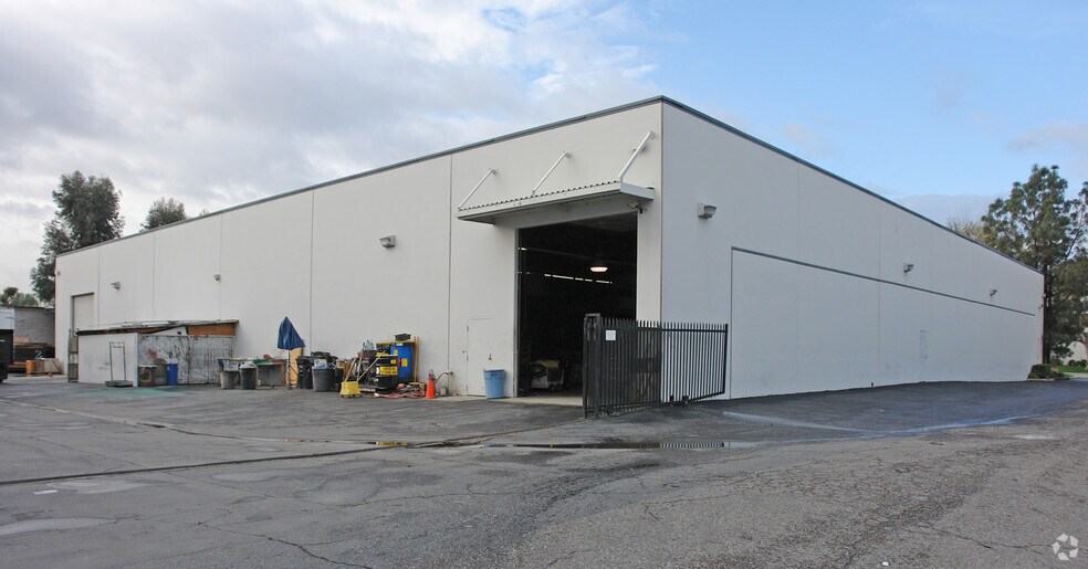 More Photos Of 27736-27740 Avenue Hopkins, Valencia Warehouse For Lease