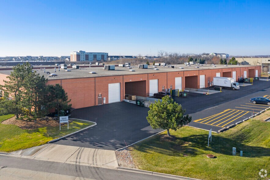 More Photos Of 940-972 Northpoint Blvd, Waukegan Light Distribution For Lease
