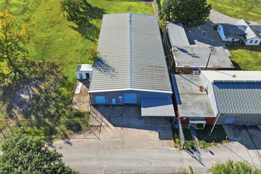 More Photos Of 13026 Rosecrest Dr, Houston Warehouse For Lease