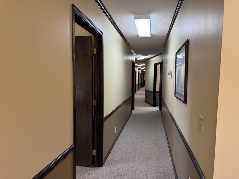 More Photos Of 151 SE Lakeshore Dr, Madison Medical For Sale