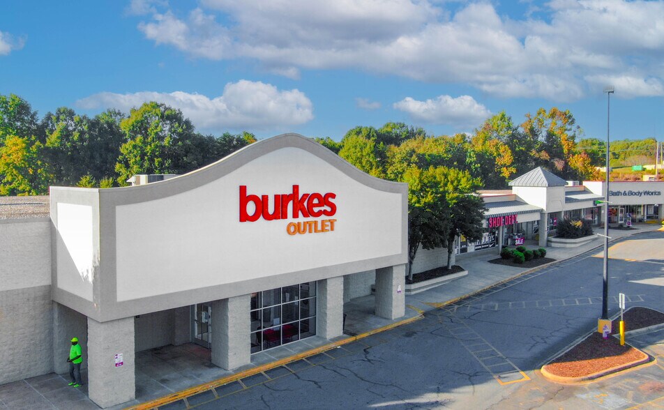 More Photos Of 1008 Crossroads Dr, Statesville Unknown For Lease