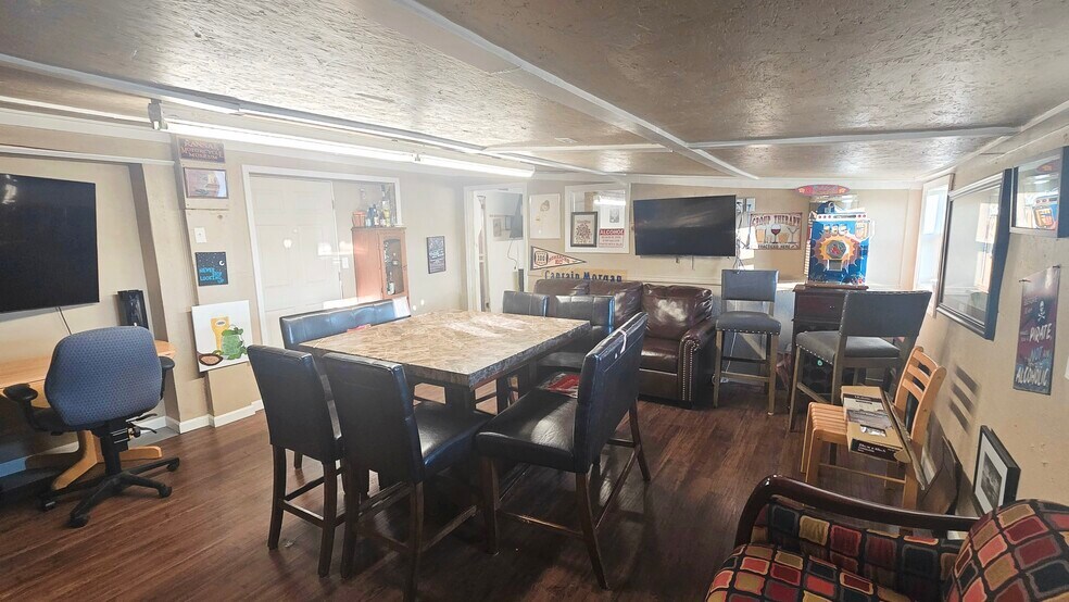 More Photos Of 1801 S National, Fort Scott Convenience Store For Sale