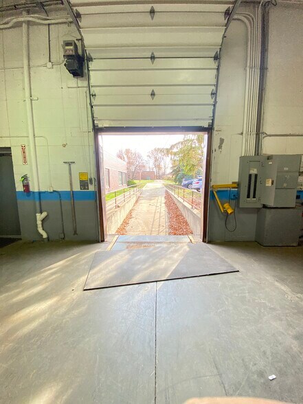 More Photos Of 38227 Western Pky, Willoughby Flex For Lease