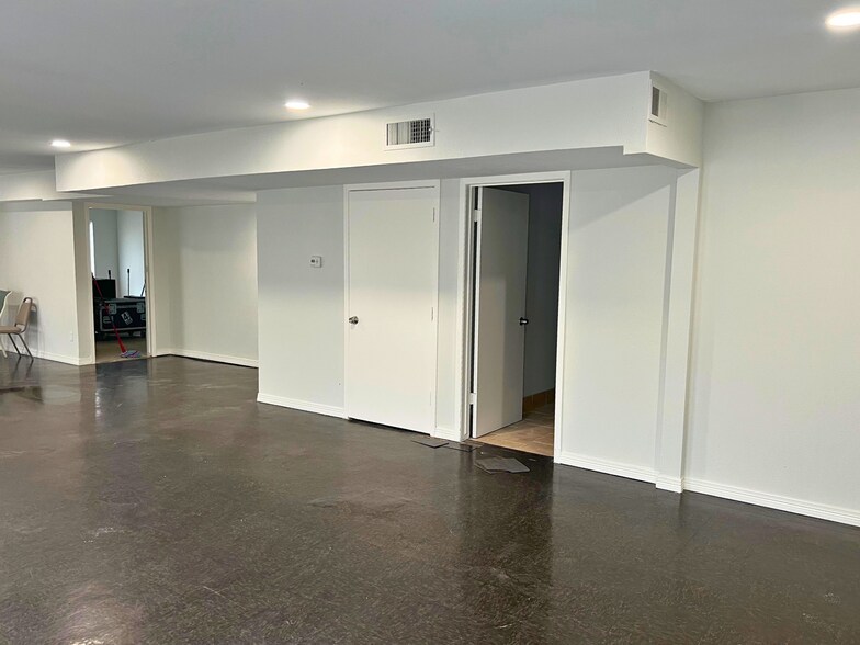 More Photos Of 2430 Campbell Rd, Houston Religious Facility For Sale