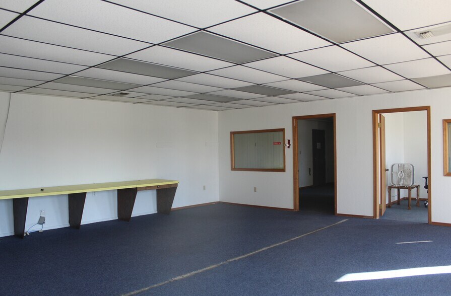 More Photos Of 4310 Oklahoma Ave, Woodward Distribution For Sale