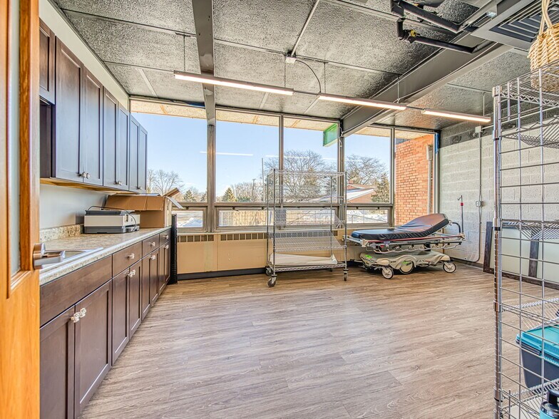 More Photos Of 2400 N Dixie Hwy, Monroe Serviced Offices For Sale