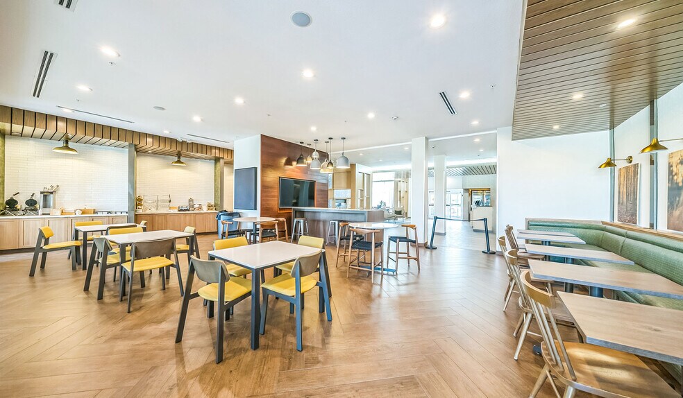 More Photos Of 409 N Clark Rd, Cedar Hill Hotel For Sale