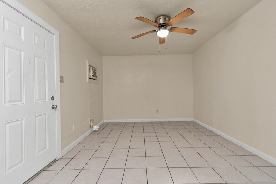 More Photos Of 409 Austin Rd, Conroe Apartments For Sale
