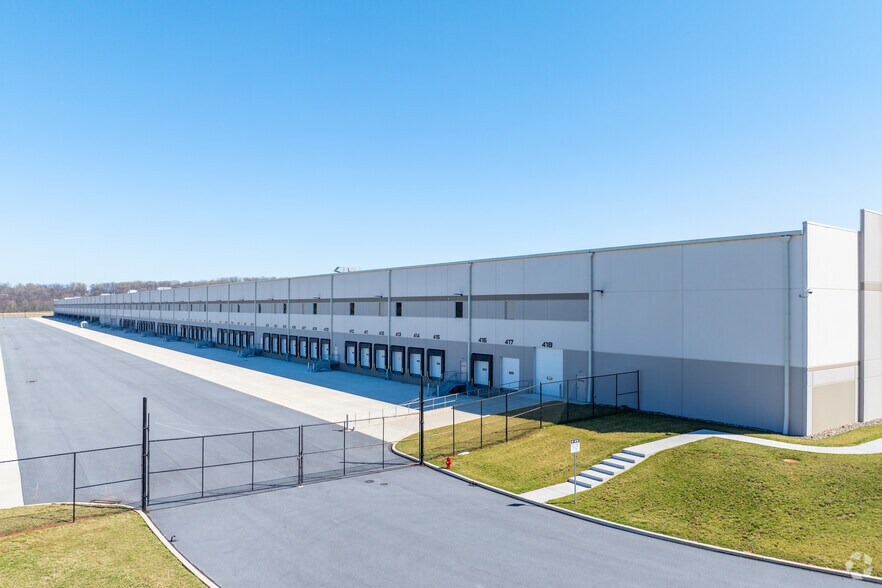 More Photos Of 2771 N Market St, Elizabethtown Distribution For Lease