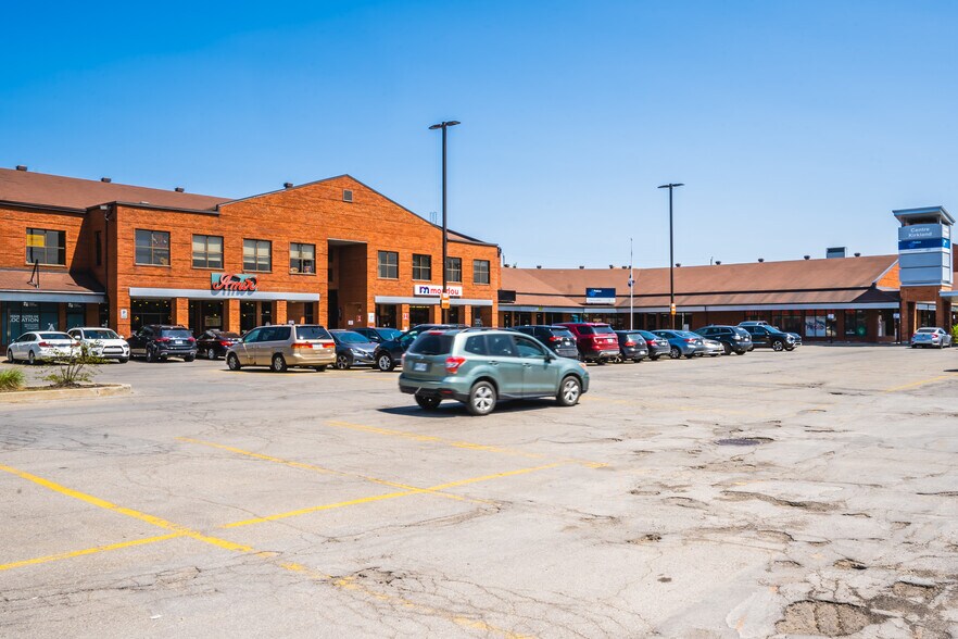 More Photos Of 2915 Boul Saint-Charles, Kirkland General Retail For Lease