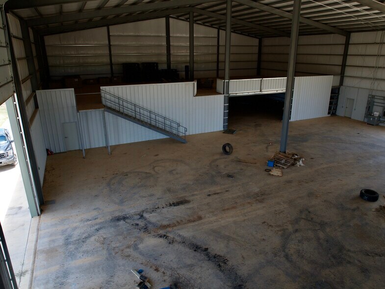 More Photos Of 7836 Old Campbellton Rd, Pleasanton Warehouse For Sale