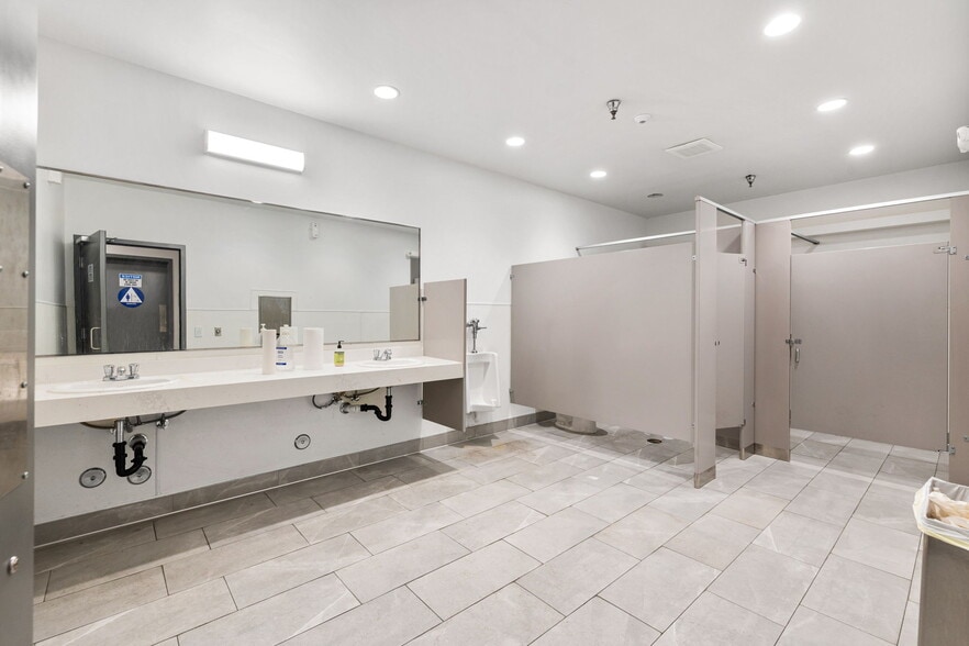 More Photos Of 18194 Blue Dream Crossing, Desert Hot Springs Manufacturing For Sale