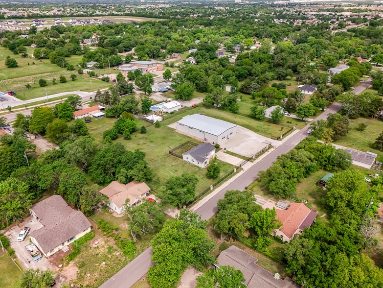 More Photos Of 2325 S Crest St, Wichita Warehouse For Sale