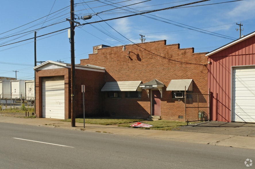 More Photos Of 1420 Adams Ave, Huntington Warehouse For Lease