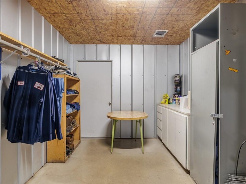 More Photos Of 744 FM 609, La Grange Service For Lease