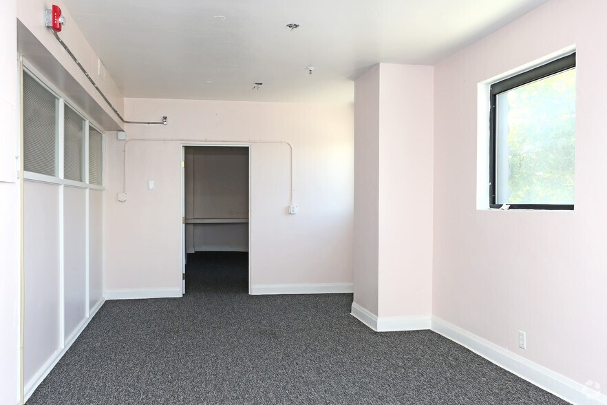 More Photos Of 1901 Chester Ave, Bakersfield Office For Sale
