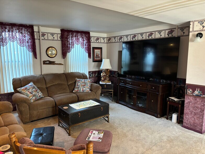 More Photos Of 2884 Fort St, Lincoln Park Office Residential For Sale