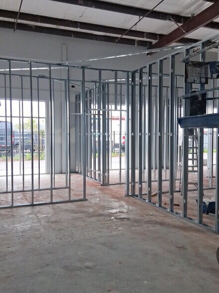 More Photos Of 5700 E Colonial Dr, Orlando General Retail For Lease