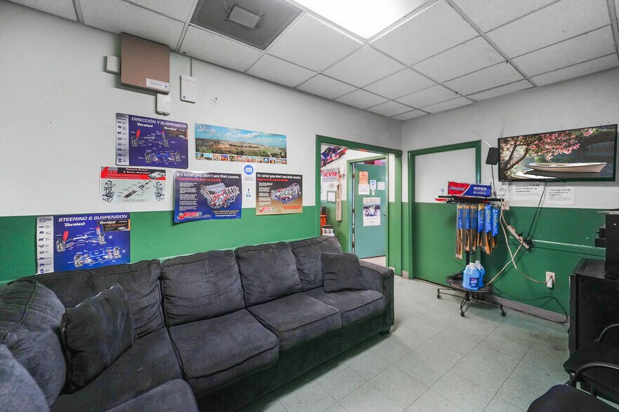 More Photos Of 502 Washington St, South Houston Warehouse For Sale
