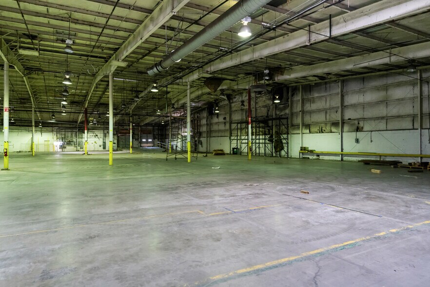 More Photos Of 351 Station Rd, Berryville Manufacturing For Lease