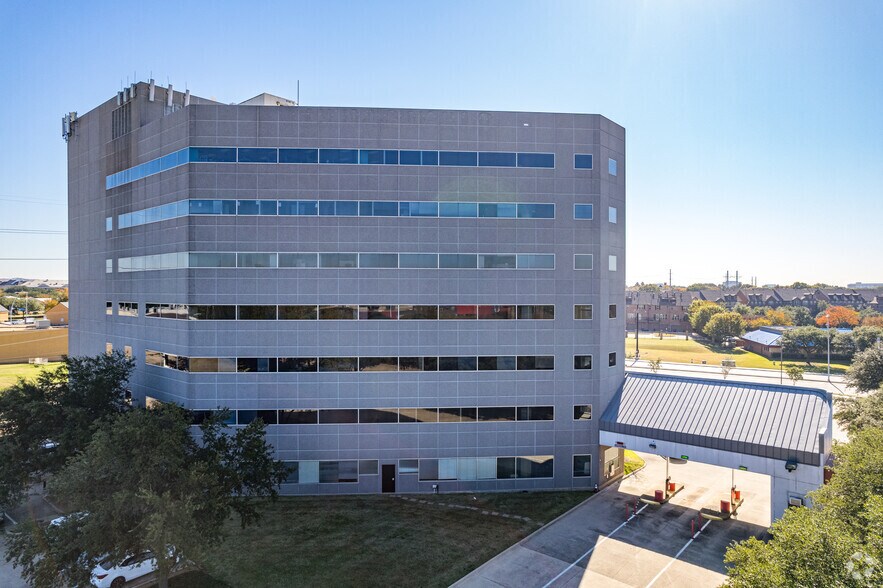 More Photos Of 3939 Belt Line Rd, Addison Office For Lease