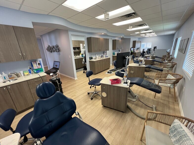 More Photos Of 13135 Kings Lake Dr, Gibsonton Medical For Lease