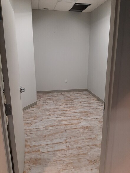 More Photos Of 240 Sparks St, Ottawa Office For Lease