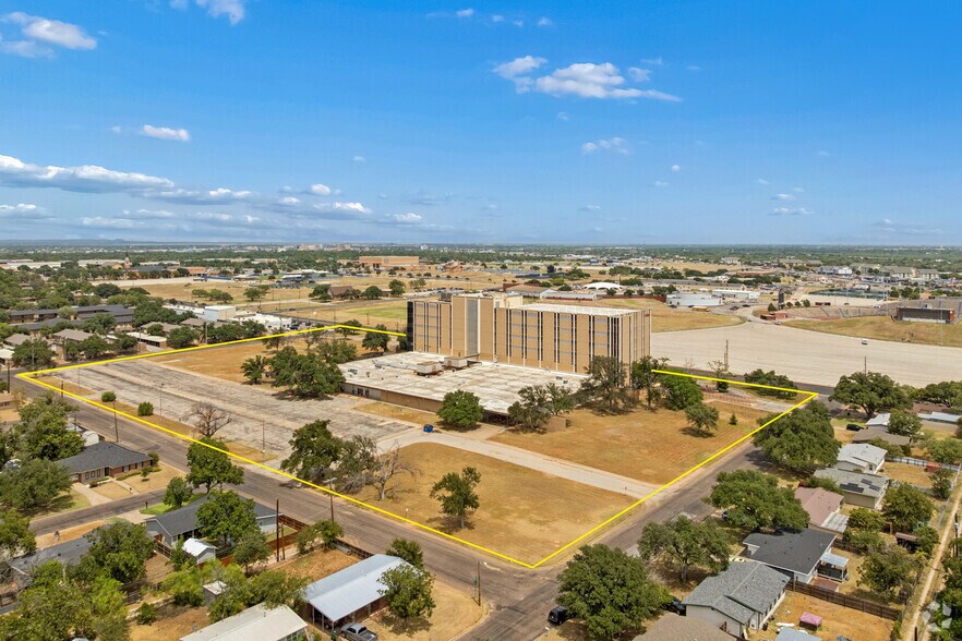 More Photos Of 2701 S Johnson St, San Angelo Industrial For Sale