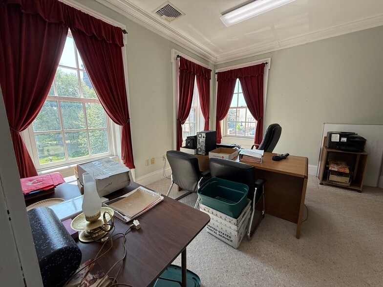 More Photos Of 27 Main St, Kingston Bank For Sale