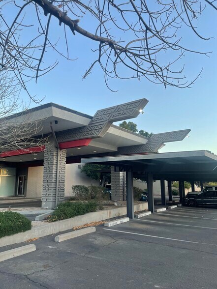 More Photos Of 6125 E Indian School Rd, Scottsdale Office For Lease