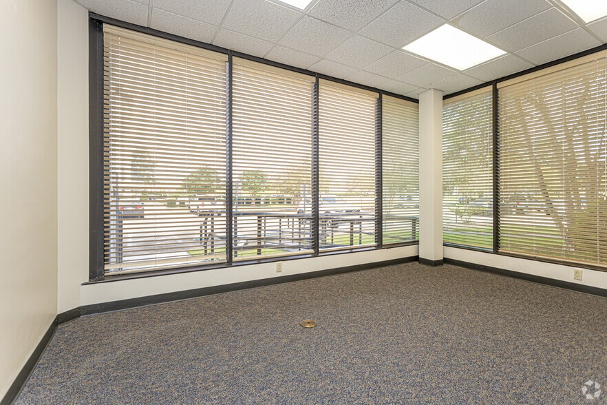 More Photos Of 5757 Corporate Blvd, Baton Rouge Office For Lease