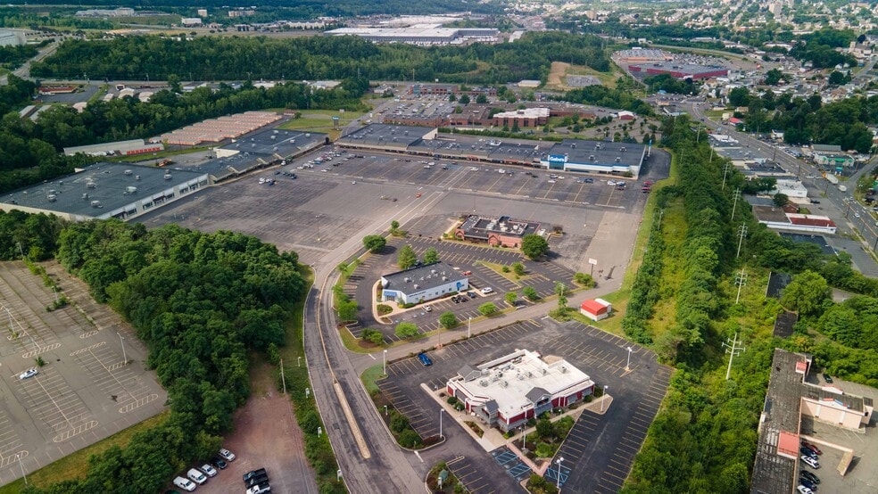 More Photos Of 1-400 E End Ctr, Wilkes Barre Unknown For Lease