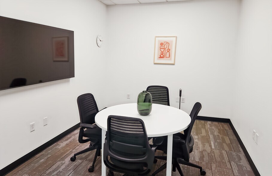 More Photos Of 540 N Broadway, Green Bay Coworking Space