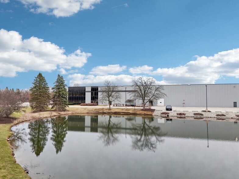 More Photos Of 5201-5401 W Donges Bay Rd, Mequon Warehouse For Lease