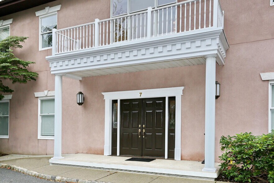 More Photos Of 7 Cedar St, Ramsey Office For Lease