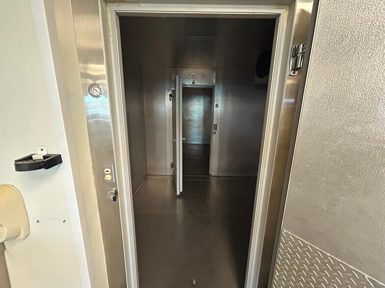 More Photos Of 1385 E Robertson Blvd, Chowchilla Fast Food For Lease