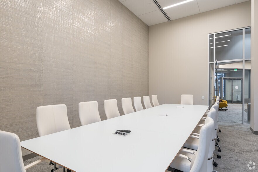 More Photos Of 2005 Market St, Philadelphia Office For Lease