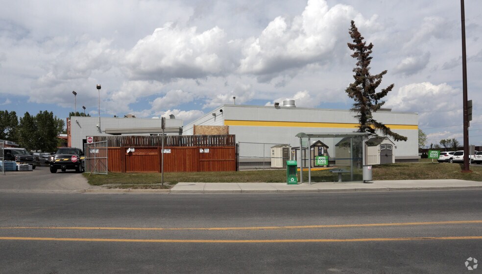 More Photos Of 4215 Edmonton Trl NE, Calgary Freestanding For Lease