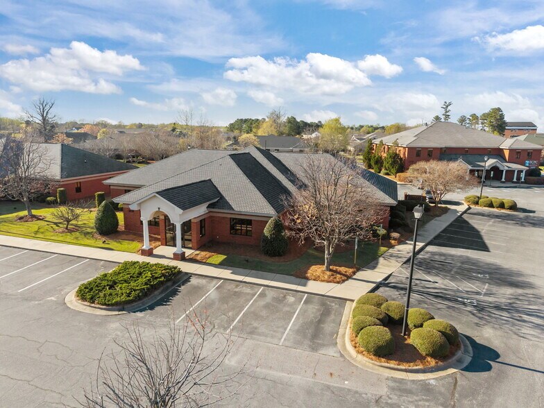 More Photos Of 2450 Emerald Pl, Greenville Medical For Lease