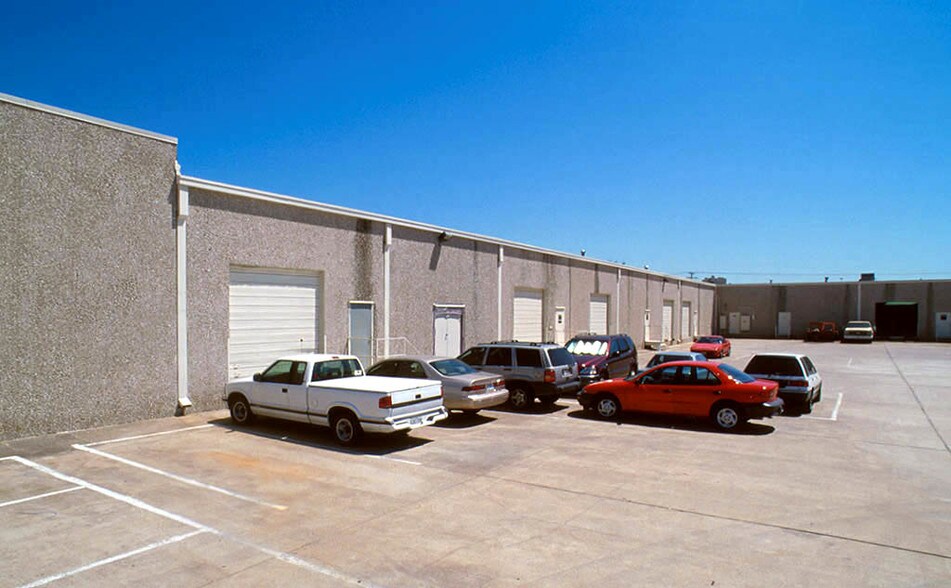 More Photos Of 1201-1297 Plano Rd N, Richardson Flex For Lease
