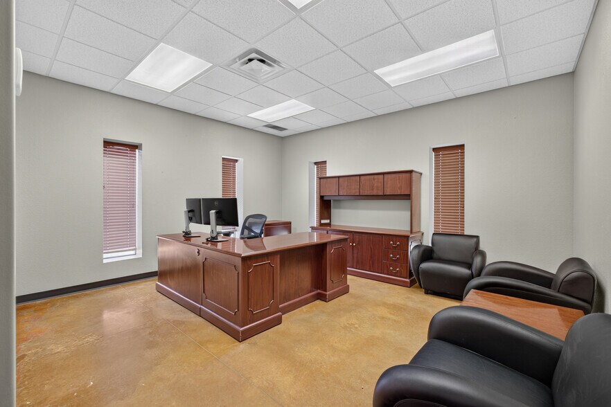 More Photos Of 906 S Eastern Ave, Elk City Warehouse For Sale
