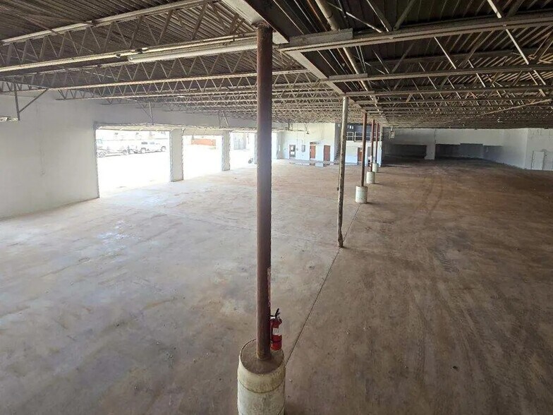 More Photos Of 3418 W Highway 80, Big Spring Warehouse For Lease