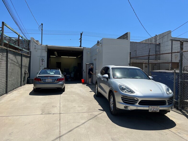 More Photos Of 5639 Cahuenga Blvd, North Hollywood Warehouse For Sale