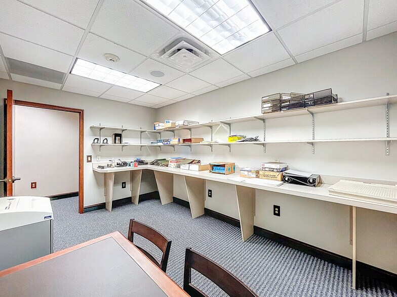 More Photos Of 5421 N 59th St, Tampa Office For Sale